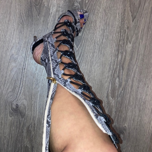 24HR DROP ⬇️ BCBGeneration Peep Toe Gladiator Strappy Heel - Picture 15 of 17